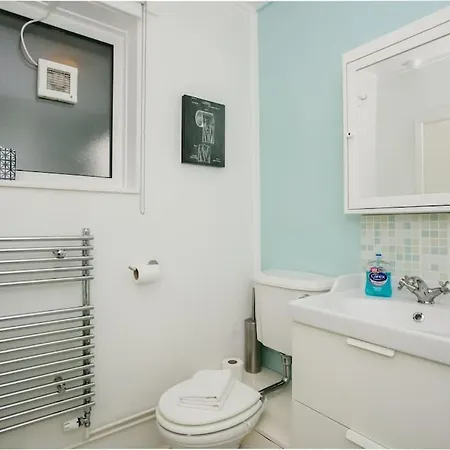 Lovely 1 Bedroom Apartment W/ Balcony In Dalston Лондон Экстерьер фото